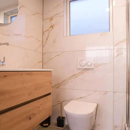 Heart Of Tilburg Near 013 With Air Conditioning Apartment